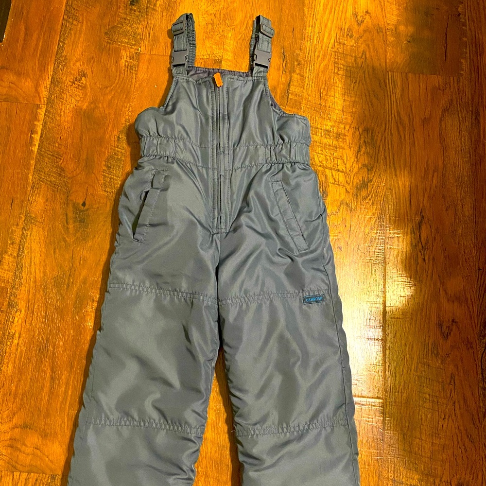Oshkosh B’gosh Snow Bib 5/6 ⛄️